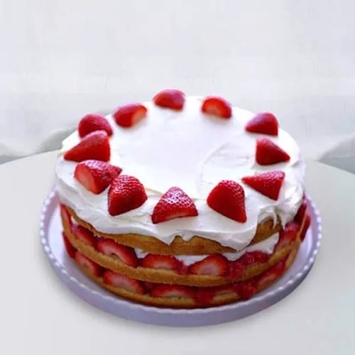Delicious Strawberry Cake for Anniversary