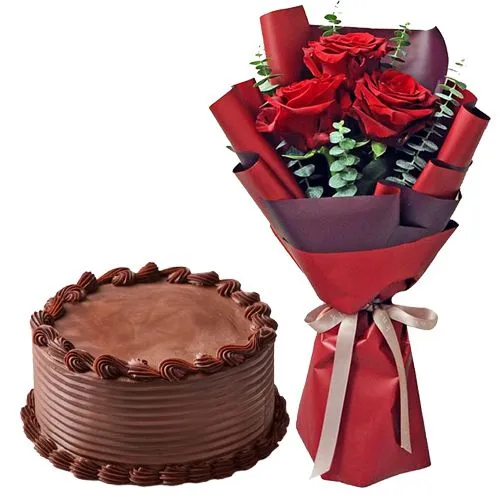 Red Rose Bouquet with Chocolate Cake