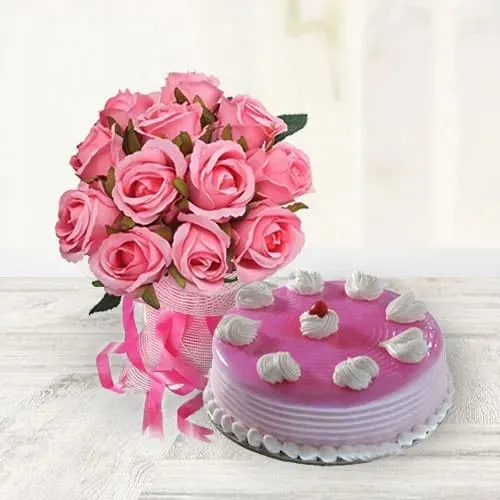 Yummy Strawberry Cake with Pink Roses Bouquet