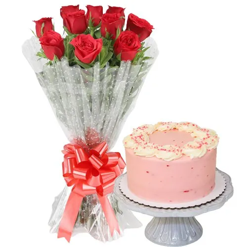 Appetizing Strawberry Cake with Rose Bouquet for Birthday