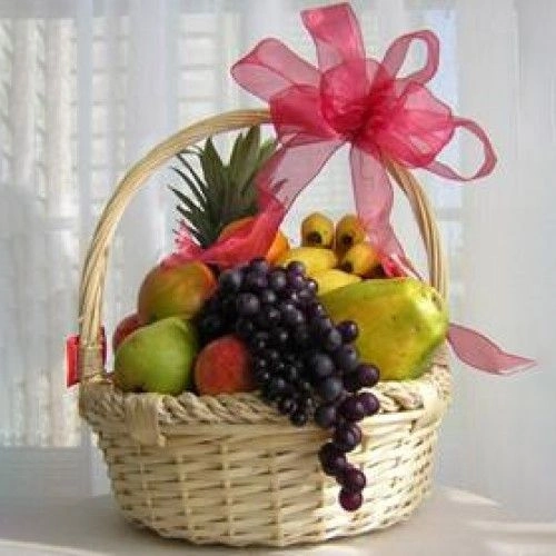 Exquisite Delights: Fresh Fruit Basket Gift