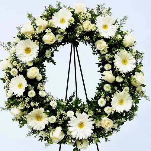 Lovely Mixed Flowers Wreath Online