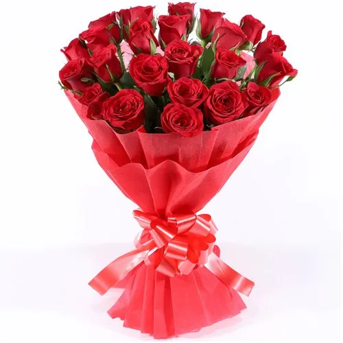 Attractive Bouquet of Red Roses