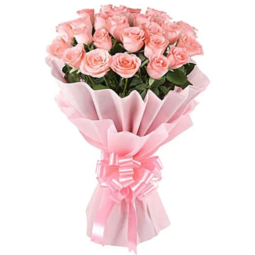 Appealing Hand Bunch of Pink Roses