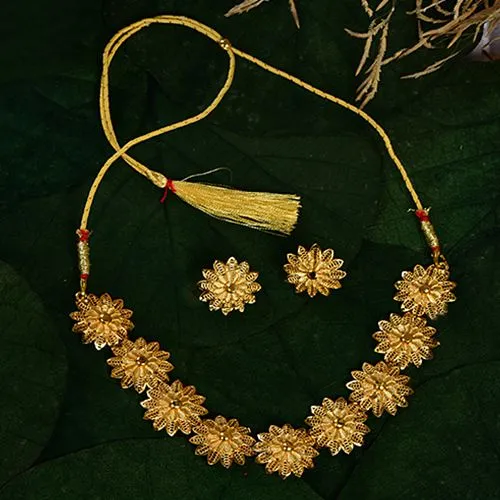 Elegant Golden Choker Set for Special Gifting