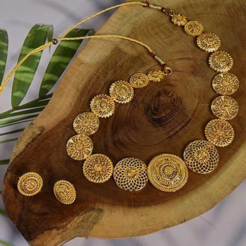 Elegant Gold Polished Necklace Set